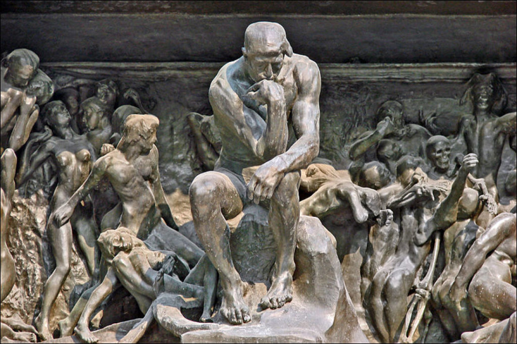 O pensador e a porta do inferno de Rodin