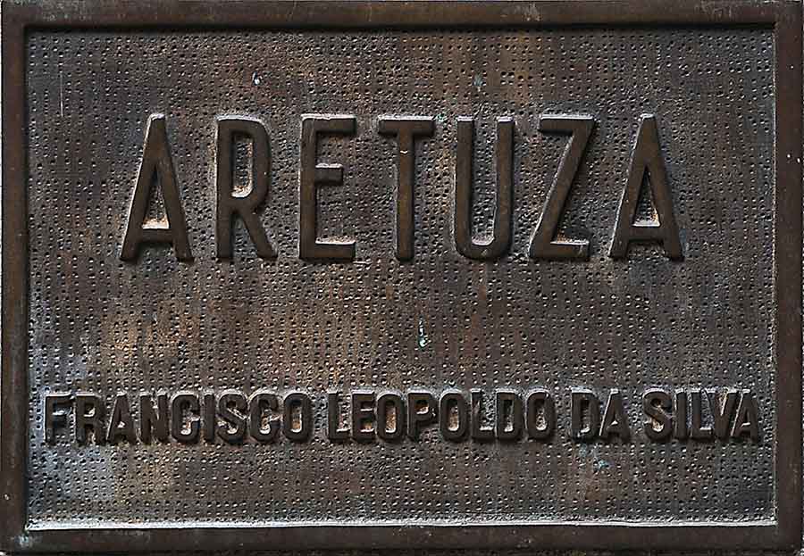placa de Aretuza no parque trianon