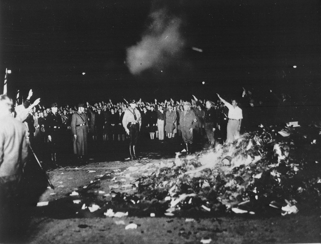 Grande queima de obras na Alemanha Nazista. A vida política de Picasso