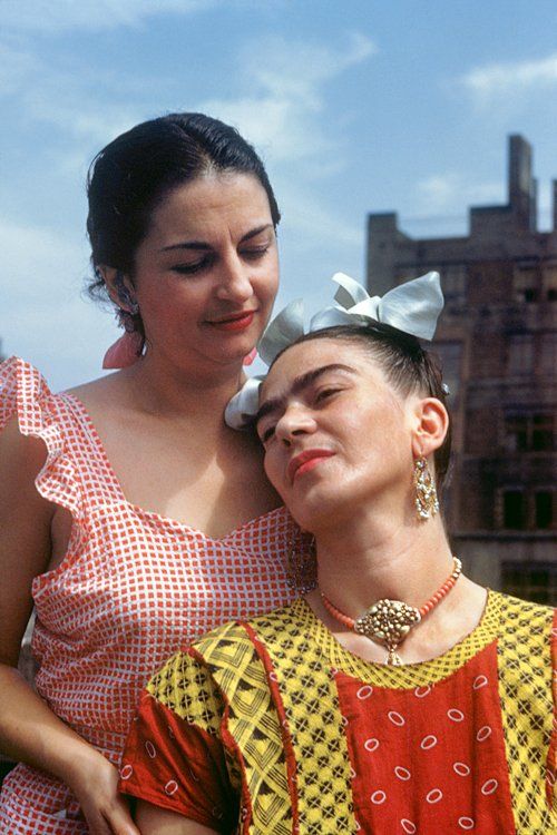 Frida Kahlo com a sua irmã Cristina foto: Nickolas Muray, New York, 1946