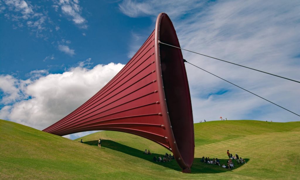 escultura gigante na fazenda Gibbs, Nova Zelandia