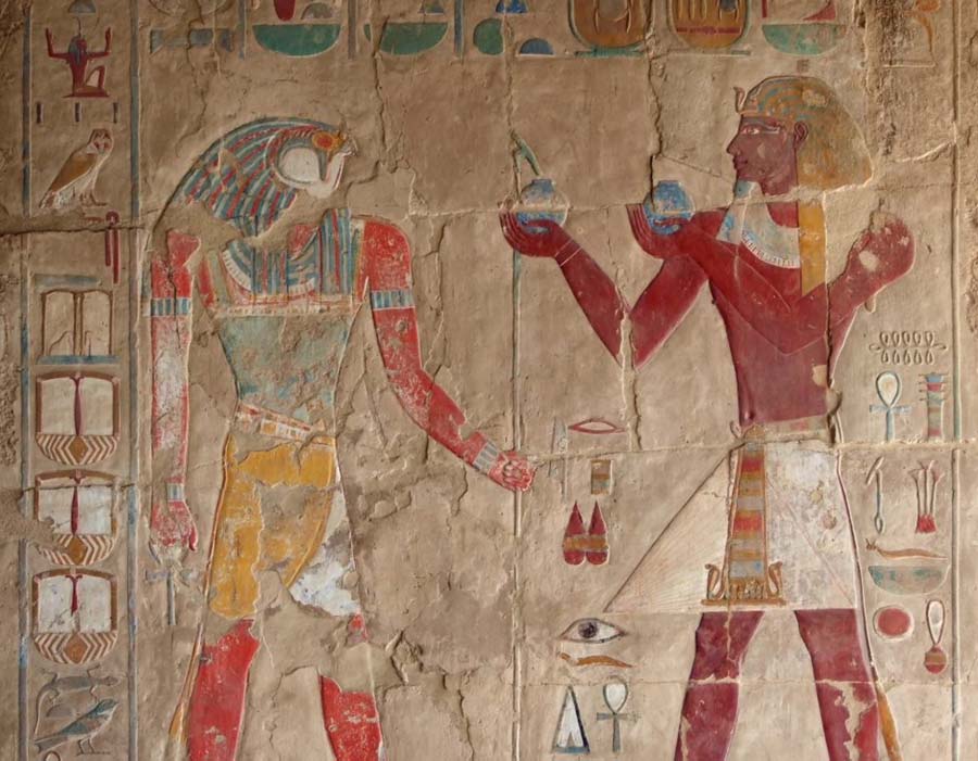 arte egípcia; DETALHE - Pintura em Deir el-Bahari, complexo de sepulturas e templos mortuários (Luxor, Egito). Foto: PRILL / Shutterstock.com