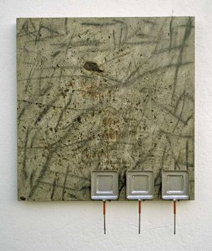 Limítrofes 03, 2001 Carvão, grafite, chás, resina acrílica, alumínio,estanho, cobre, etc (86 x 70 x 7 cm)
