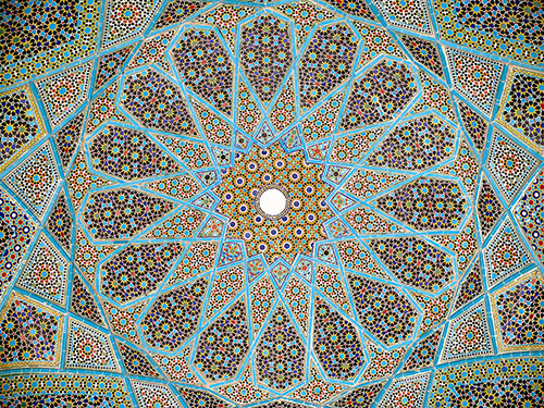 Teto do Mausoléu do poeta persa Hafez em Shiraz, província de Fars, Irã.