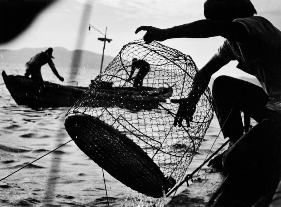 Pescadores. Baía de Minamata, Japão - W. Eugene Smith, 1972; O homem e o trabalho