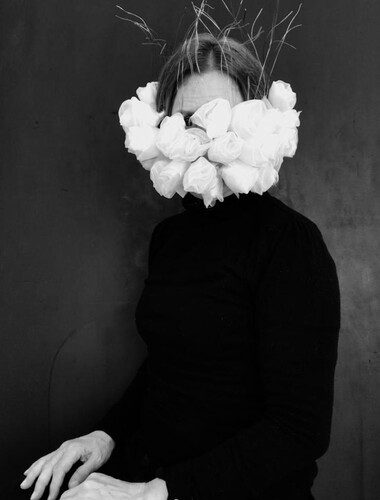 Lucia Castanho; Colar para calar, foto-performance, 2020