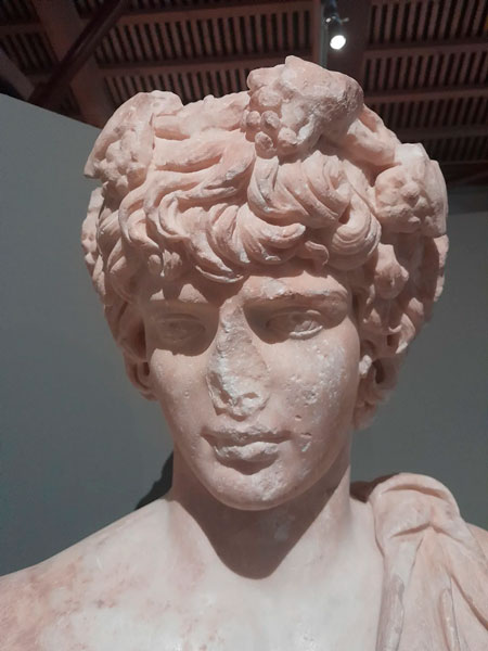 estátuas gregas e romanas